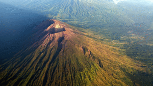 gunung-agung3-1600X900